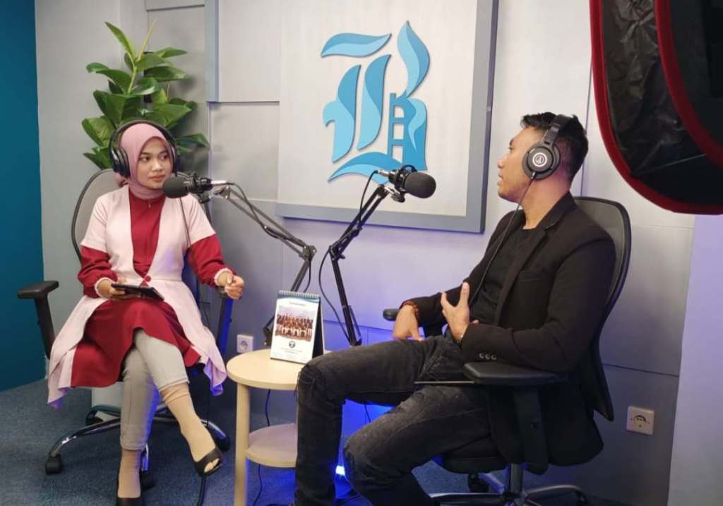 Podcaster BeritabangsaTV Lulus Cumlaude, Diterima Kerja Sebelum&nbsp;Wisuda