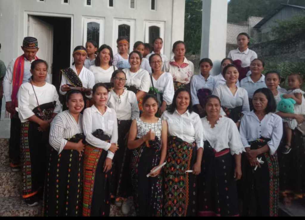 Umat KBG Ratu Rosari Stasi Marombok Perarakan Patung Bunda&nbsp;Maria