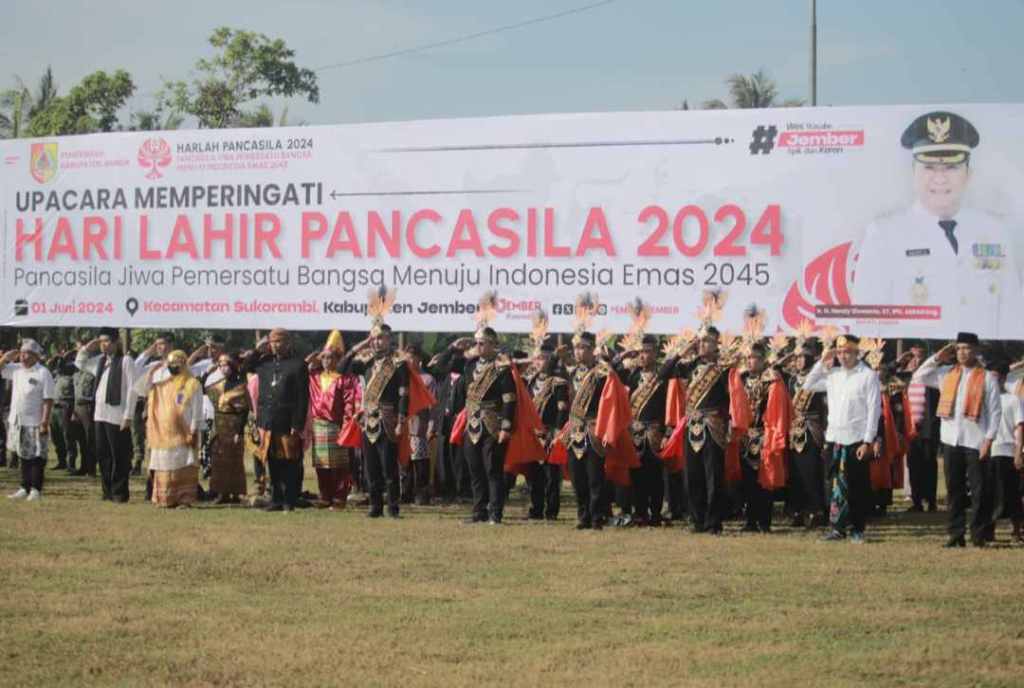 Berpakaian Adat Bali, Bupati Jember Pimpin Upacara Hari&nbsp;Pancasila