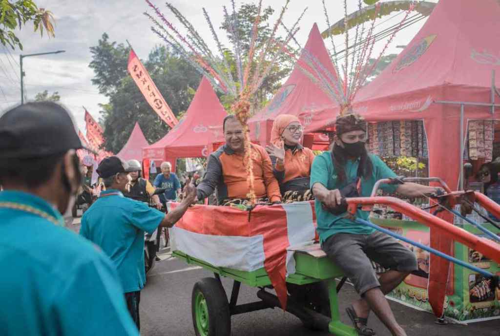 Semarak Parade Traktor Meriahkan Hari Koperasi di&nbsp;Jember