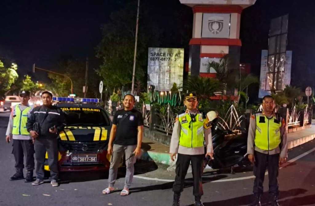 85 Polisi Ngawi Sekat Jalur Perbatasan Jateng-Jatim di Acara IKS&nbsp;PI