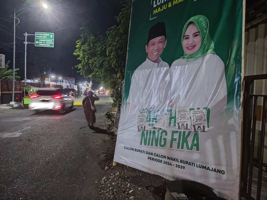 Selebaran Bernada Fitnah Juga Ditempel di Banner Cak&nbsp;Toriq